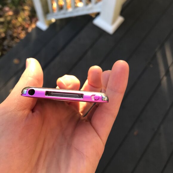 Hot pink iPod nano 3rd gen 8GB - Picture 4 of 7